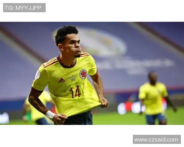 奥尔莫与路易斯迪亚斯同游伊维萨岛合影引发关注 奥尔莫与路易斯迪亚斯同游伊维萨岛合影引发关注